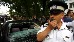 ALTERCAŢIE la PROTESTUL BICICLIŞTILOR, după ce un şofer a intrat cu maşina între manifestanţi - FOTO