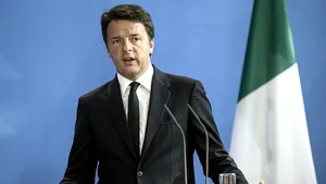Premierul italian Matteo Renzi cere UE să suspende finanţarea europeană pentru statele care refuză să primească imigranţi