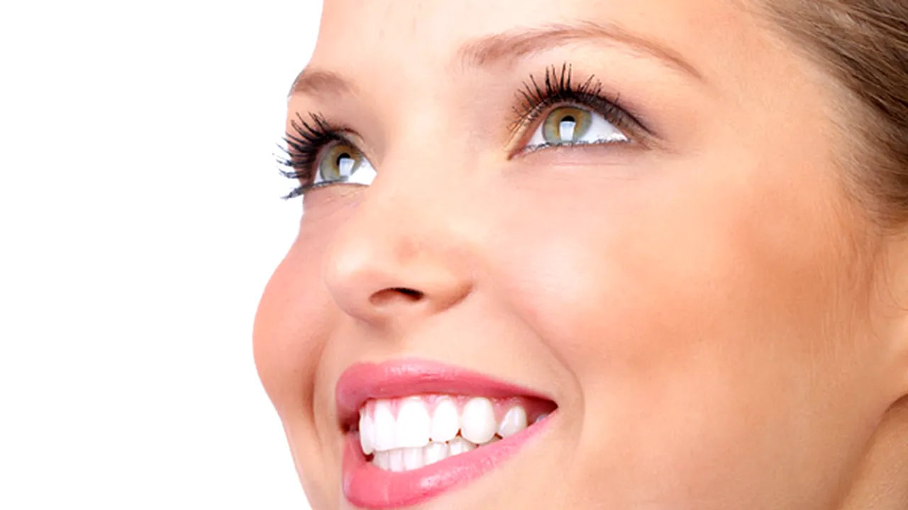 Apa de gură reduce cu 56% placa dentară faţă de simplul periaj al dinţilor