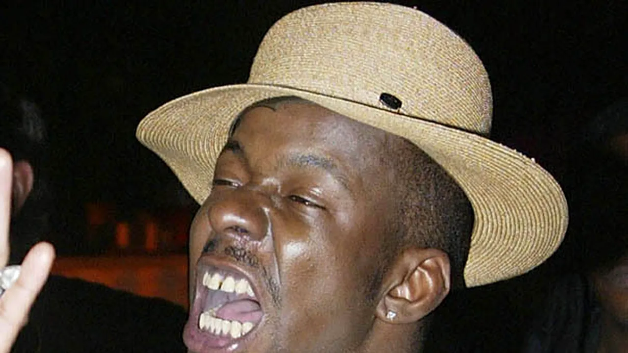 Bobby Brown, fostul soţ al lui Whitney Houston, s-a logodit pe scenă