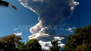 Un vulcan a ERUPT în El Salvador: Aproximativ 2.000 de persoane au fost evacuate - FOTO