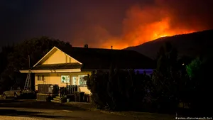 FOTO Circa 10.000 de persoane au fost evacuate în Canada din cauza incendiilor de vegetaţie