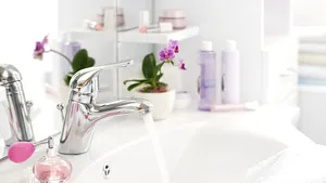 Câţi bani alocă lunar românii pentru cosmetice şi produse de îngrijire personală. În ce regiune din România se cheltuieşte cel mai mult şi cine se află la polul opus