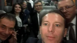 Guvernul Orban, selfie în microbuz înainte de a depune jurământul la Palatul Cotroceni