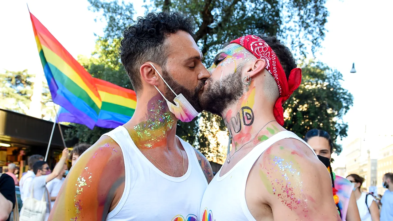 Parlamentul Sloveniei legalizează căsătoria între persoanele de acelaşi sex. Homosexualii au dreptul să adopte minori 