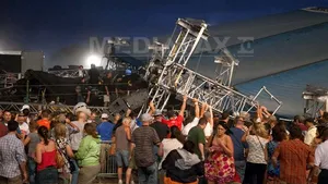 SUA: Patru morţi şi 40 de răniţi după ce o scenă pregătită pentru un concert s-a prăbuşit - FOTO, VIDEO