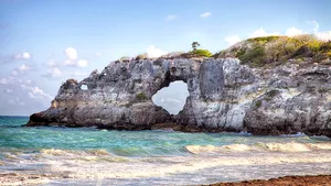 Punta Ventana, una dintre cele mai importante atracţii turistice din Puerto Rico, distrusă de un cutremur. FOTO