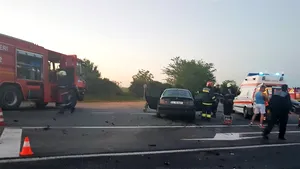 ACCIDENT grav în apropiere de Medgidia: Cinci persoane, între care un copil, rănite după ce două maşini s-ar fi luat la întrecere - FOTO