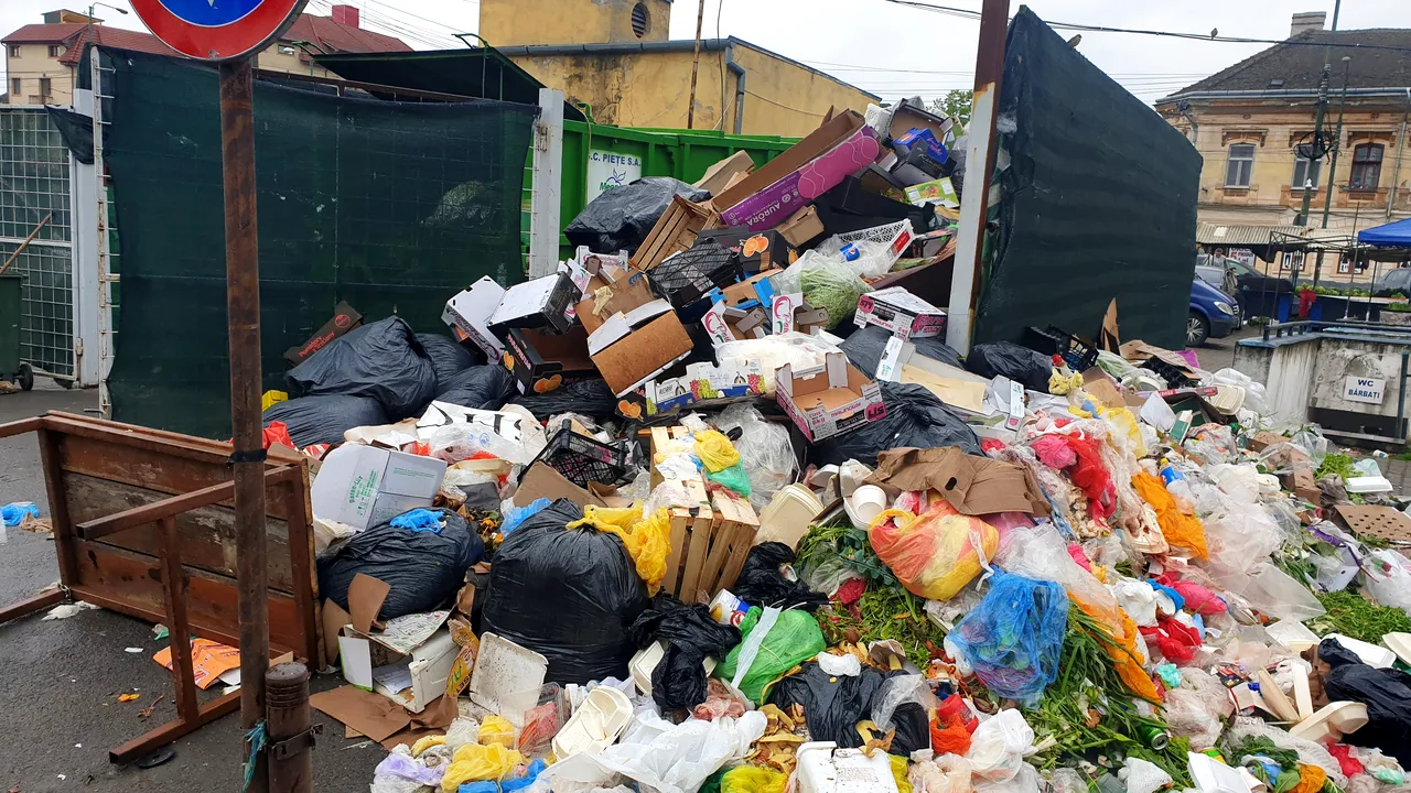 Primăria Ploieşti: Gunoaiele din oraş, neridicate de două săptămâni