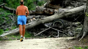 Exerciţiile fizice practicate în aer liber reduc riscul de cancer renal la bărbaţi
