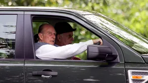 Britanicii, revoltaţi: Prinţul Philip, din nou la volan, chiar dacă a renunţat la carnetul de şofer