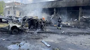 Războiul din Ucraina, ziua 145. Ruşii au mai distrus un depozit cu armament NATO / Rachetele HIMARS lansate de ucraineni încetinesc progresul ocupanţilor / Ruşii îşi consolidează prezenţa în sudul Ucrainei / Întâlnire Putin - Erdogan, mâine, la Teheran / Rusia anunţă că a ucis 250 de mercenari în Donbas / Google, amendată cu o sumă uriaşă de Moscova