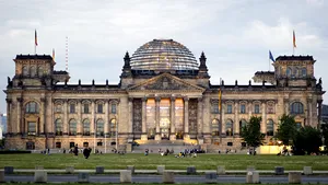 Cum a ajuns o replică a clădirii Parlamentului german, Reichstag, ŢINTĂ într-un poligon militar rus. Reacţia Guvernului Germaniei