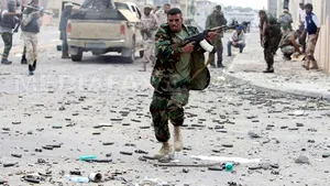 Kadhafi a vrut să fugă pe jos din Sirt, după ce maşinile au fost distruse de combatanţii CNT