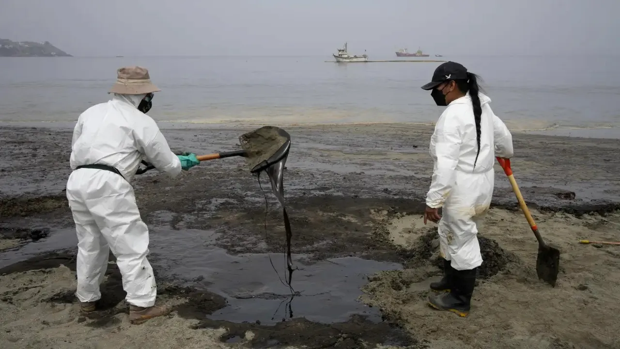 Urgenţă de mediu în Peru din cauza unei deversări de petrol