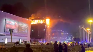Rusia a arestat peste 20 de persoane după atacul terorist din sala de concerte de la Moscova. Cine crede că se ascunde în spatele atentatului