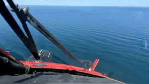 Două persoane căzute în apele teritoriale ale Ucrainei sunt căutate cu un elicopter Black Hawk