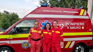 Ambulanţa i-a devenit sală de naşteri unei femei din Sibiu. FOTO