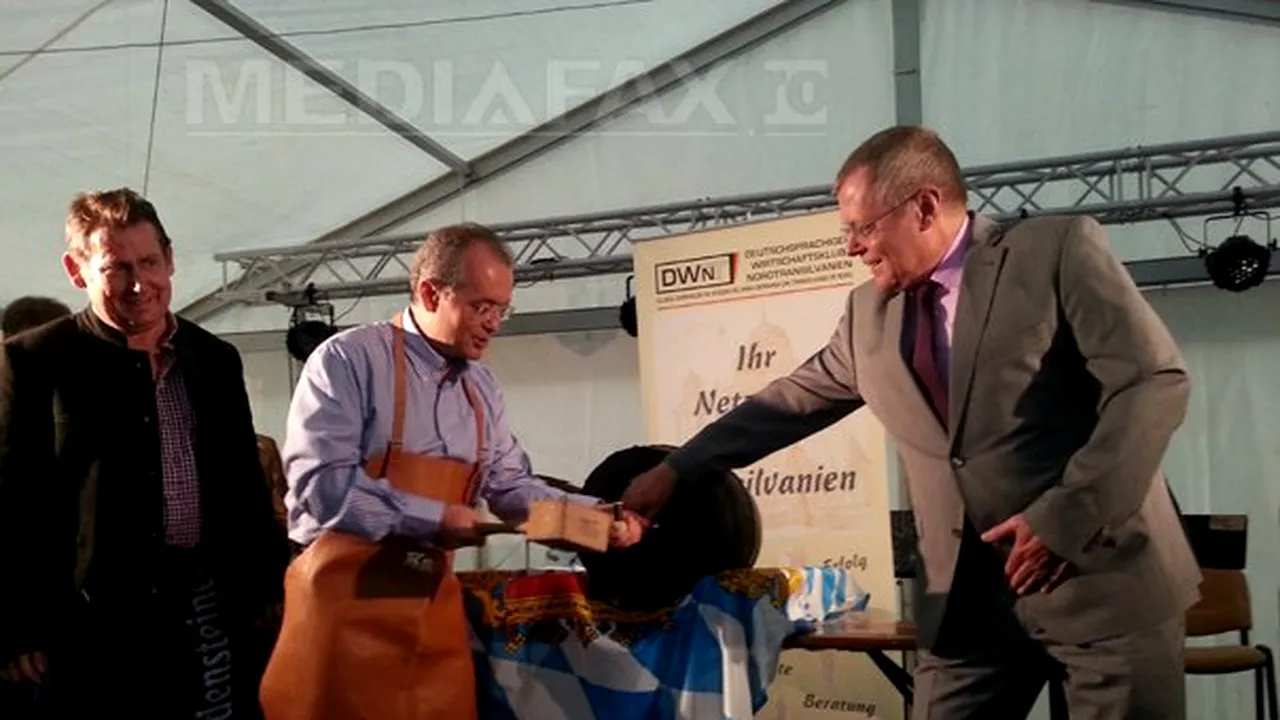Emil Boc a dat cep unui butoi cu bere la Festivalul de Toamnă al Economiei Germane - GALERIE FOTO
