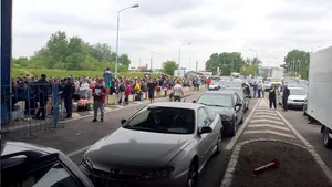 Peste 10.000 de oameni au intrat în ţară ieri pe la graniţa cu Ungaria. Aproape 8.000 dintre ei au fost trimişi în izolare
