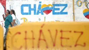 Învestitura în lipsa lui Chavez, transformată de Guvern în sărbătoare populară