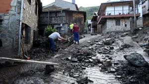 O femeie centenară a murit în urma inundațiilor din Spania. Zeci de persoane au fost salvate de pompieri