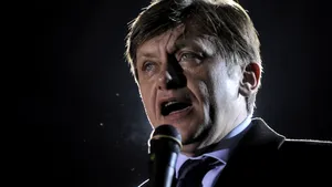 Antonescu: Îl rog pe Hrebenciuc să-l lase pe Geoană să se confrunte cu mine
