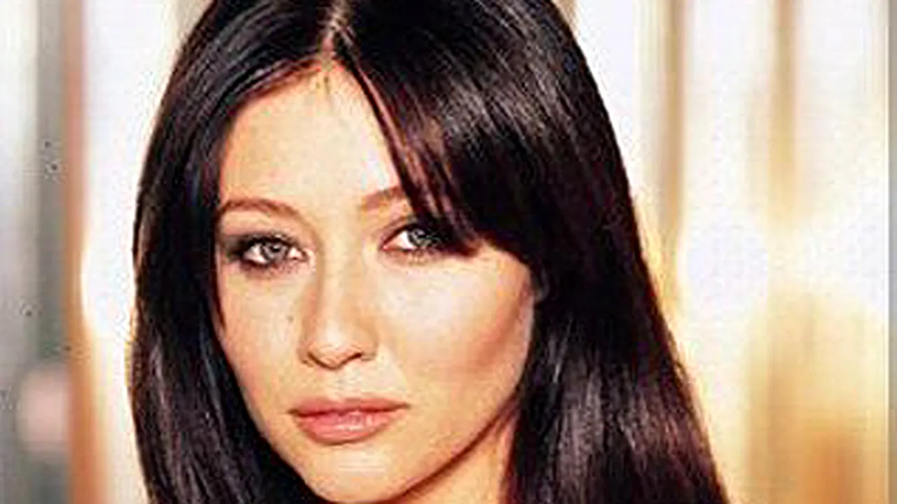 Shannen Doherty se întoarce în rolul Brenda Walsh (Video)