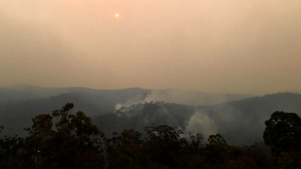 Un nor toxic de fum înconjoară capitala Australiei în urma incendiilor de vegetaţie din ultimele luni. VIDEO