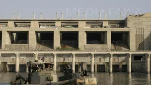 SUA extind zona raidurilor aeriene din Irak pentru a proteja barajul Haditha