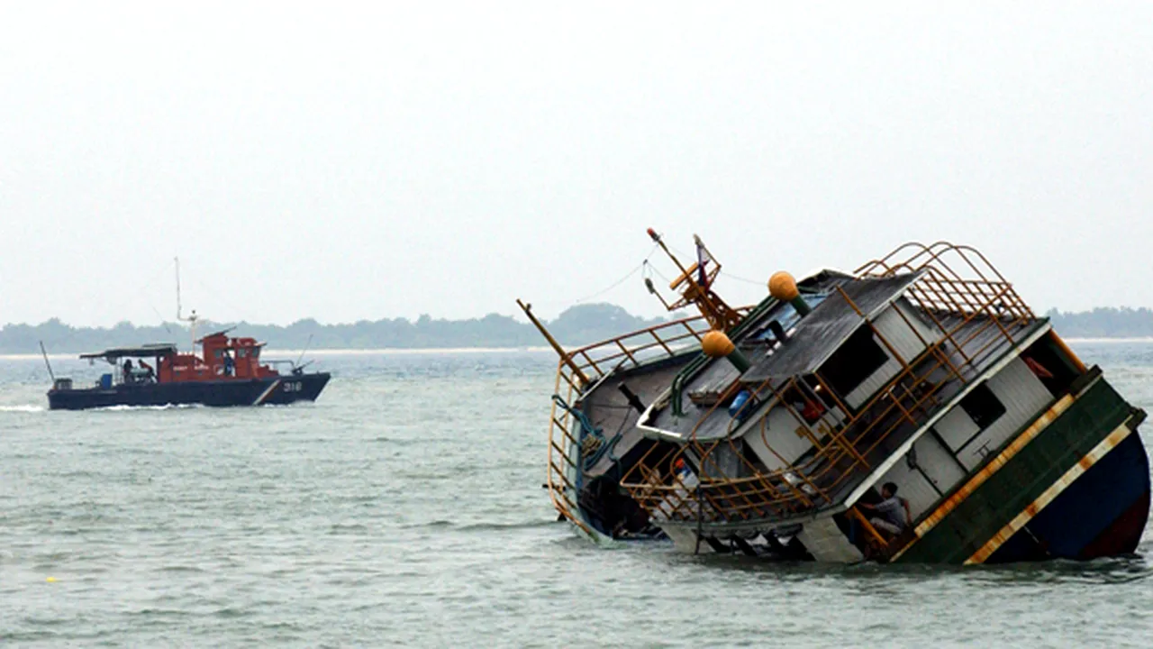 Un feribot cu peste 200 de persoane la bord s-a scufundat în largul insulei Sumatra
