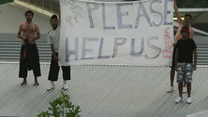 REVOLTE la un centru pentru refugiaţi din Australia, după moartea unui evadat - VIDEO