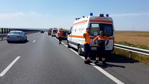 Trafic îngreunat pe DN 13A, după o coliziune între trei autoturisme şi o autoutilitară