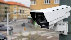 Cameră compactă de ultimă generaţie cu AI integrat de la Axis Communications