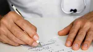 Un medic ieşean i-a recomandat spălături vaginale unui bărbat