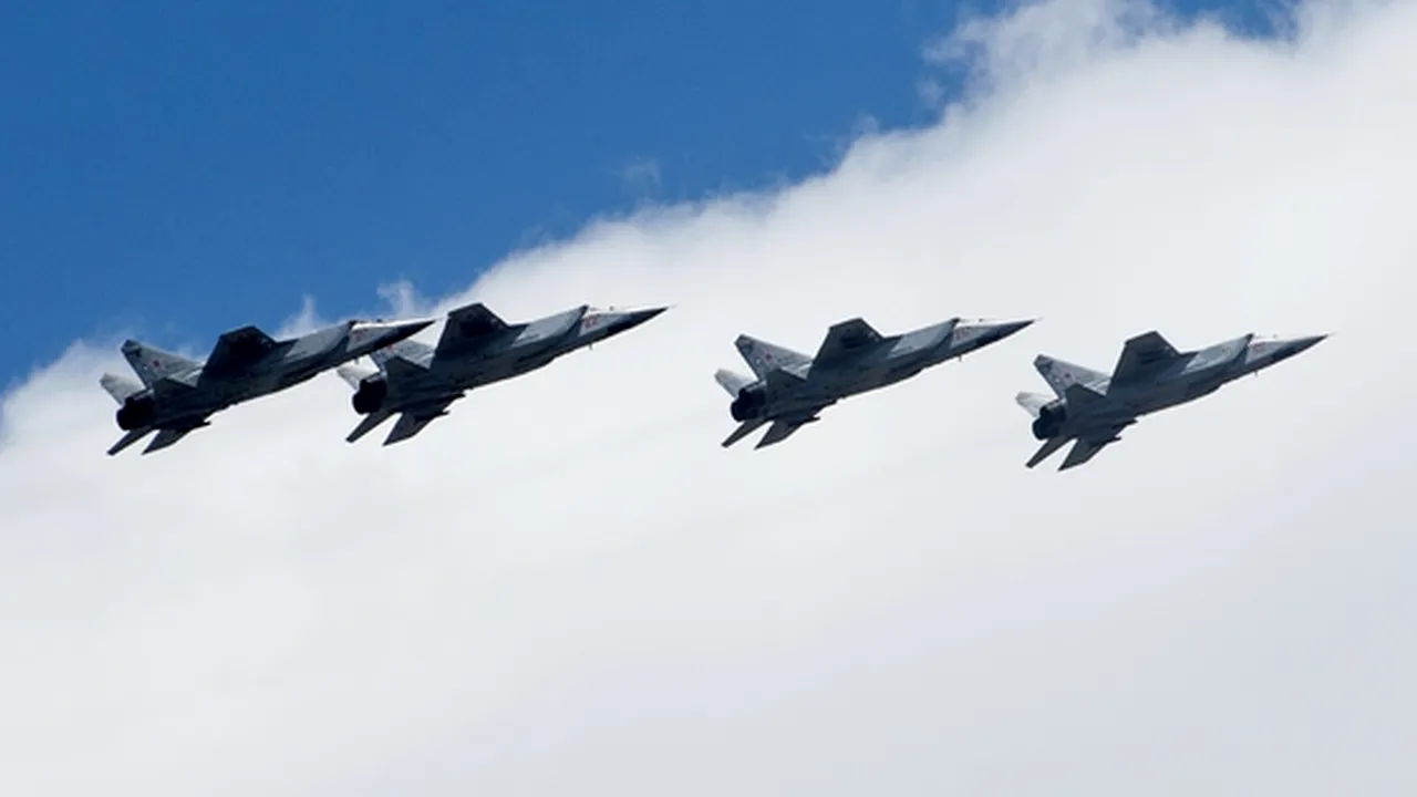 Poliţia aeriană a României este asigurată acum de avioanele britanice. Toate MIG-urile sunt la sol 