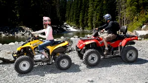 Colindă ţara pe patru roţi: Vânzările de ATV-uri câştigă teren în România. „Adrenalină, libertate şi aer curat”