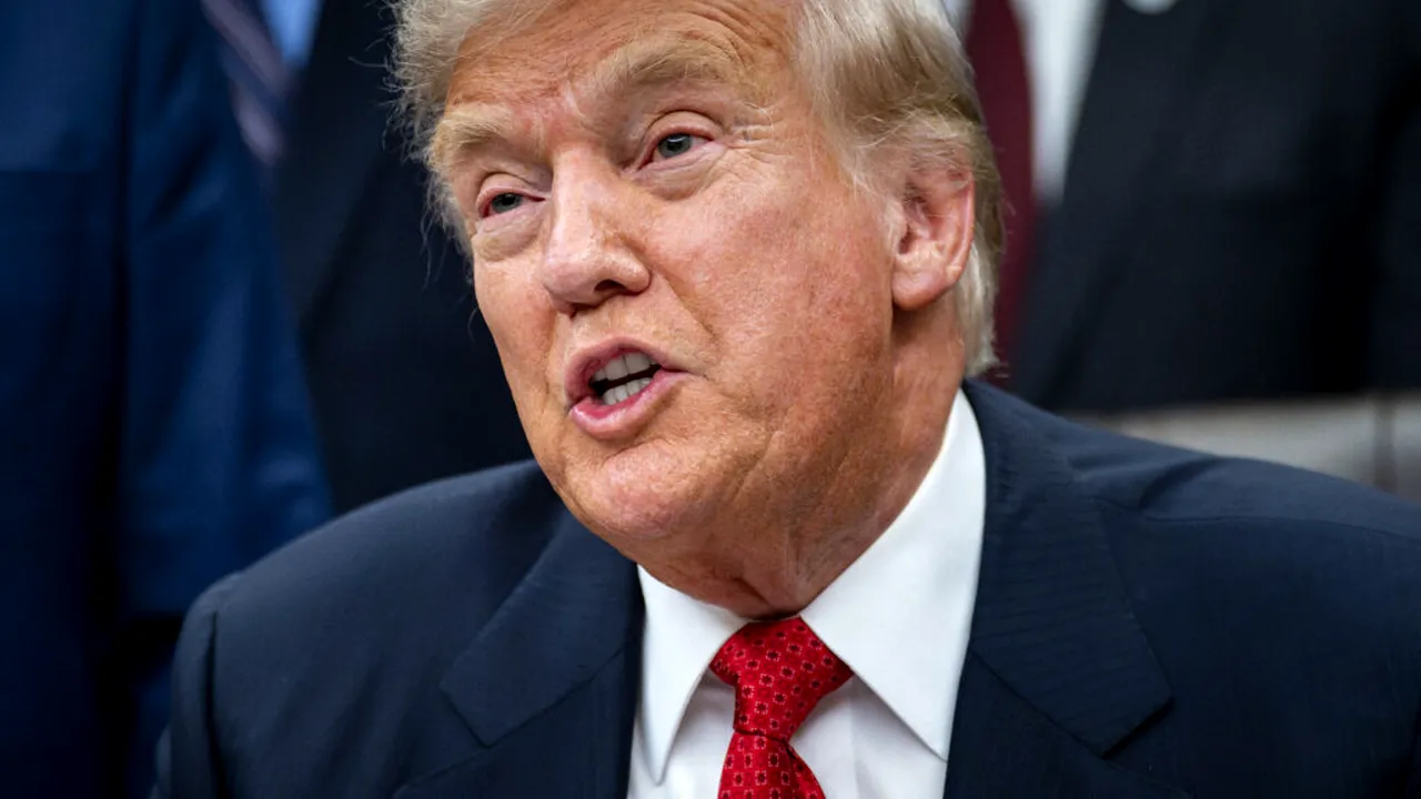 Donald Trump susține că prețurile în SUA „scad considerabil” datorită politicilor sale