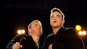 Robbie Williams şi Gary Barlow au cântat împreună pentru prima oară în ultimii 15 ani - VIDEO, FOTO