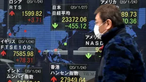 Răspândirea coronavirusului trimite bursele internaţionale în roşu. Dow Jones Industrial Average a scăzut cu 500 de puncte