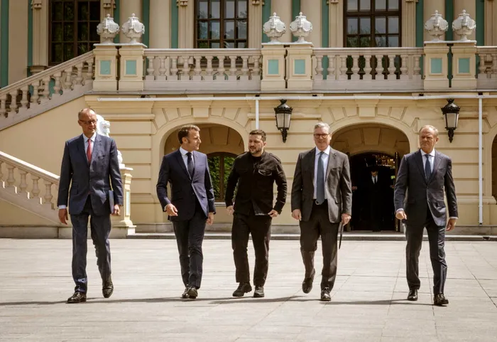 EXTERNE Garanțiile de securitate ale Ucrainei trebuie să includă „o forță multinațională”