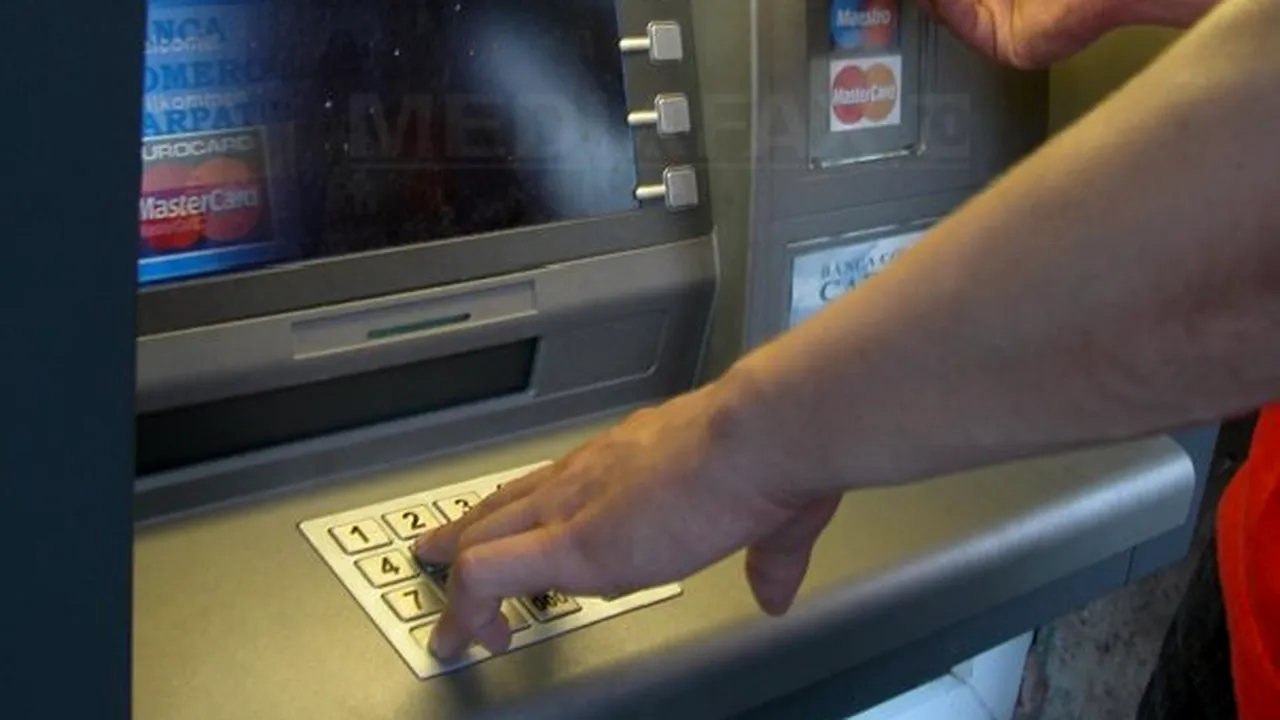 Britanicii, sfătuiţi cum să se ferească de fraudele la ATM-uri comise de români, într-un documentar