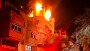 Cel puţin 21 de persoane ucise într-un incendiu puternic a izbucnit într-o clădire din Gaza