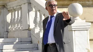 Augustin Zegrean: Preşedintele nu poate fi sancţionat dacă nu respectă decizia CCR. Ne facem de ruşine