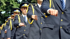 S-au reluat cursurile în instituţiile militare de învăţământ. Elevii sunt testaţi de COVID