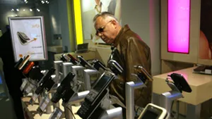 Creştere de peste 30% a numărului de abonamente de telefonie mobilă în 2006