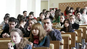 Gândul: 140.000 de studenţi intră în febra licenţei