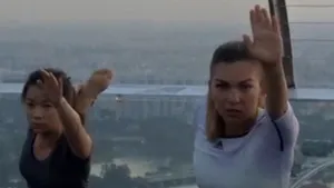 Simona Halep a participat la o şedinţă de yoga la Singapore - VIDEO
