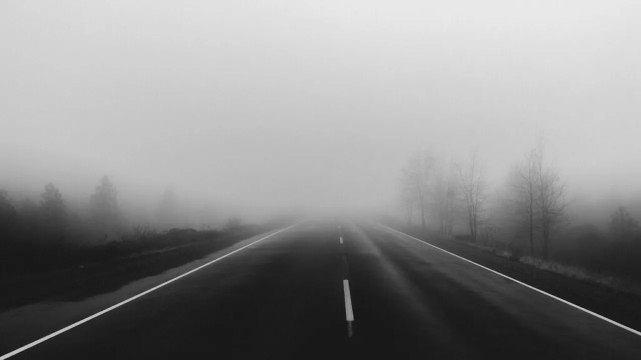 Avertisment Infotrafic: traficul rutier, afectat de ceață în aproape toată țara