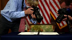 COMENTARIU Marius Oprea | Statele Unite sînt România în 1990. După mineriadă.